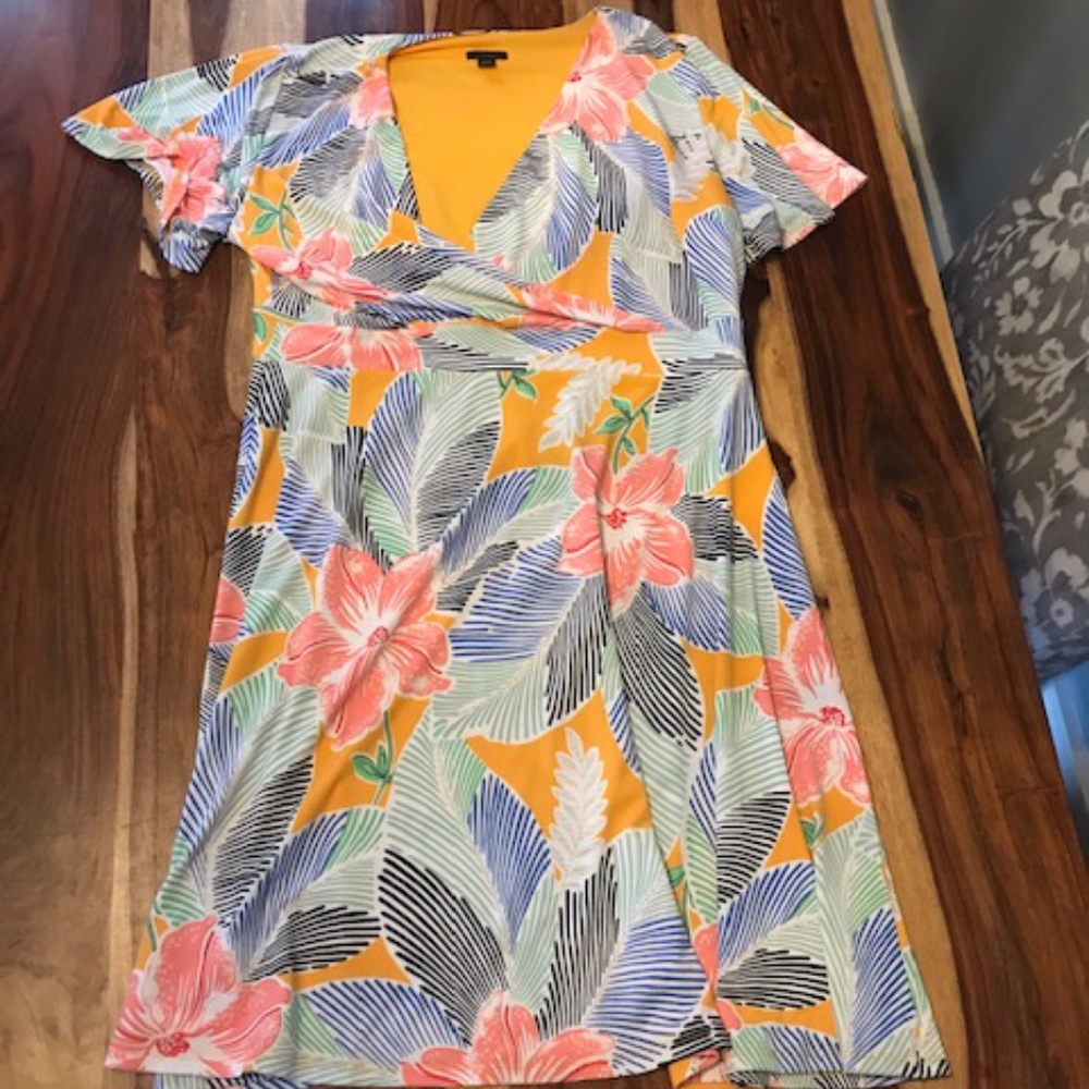 Ann Taylor Short Sleeve Dress